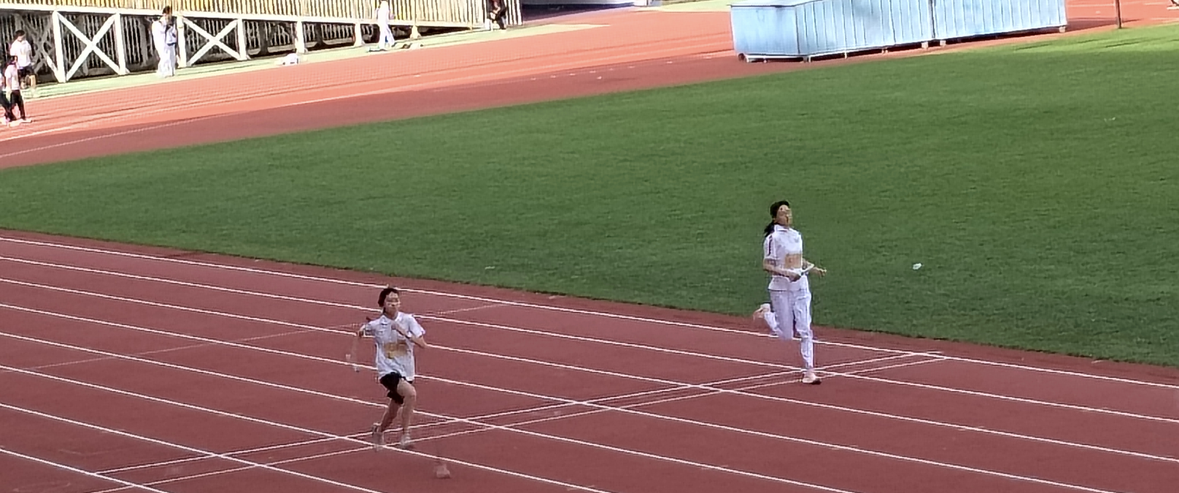 女子甲组4×100米